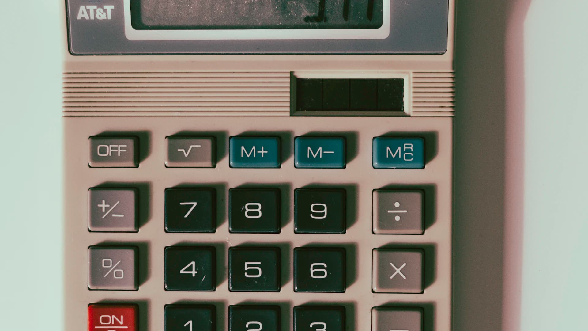 Koszt eksploatacji pompy ciepła vs gaz vs węgiel vs pellet - porównanie 2026