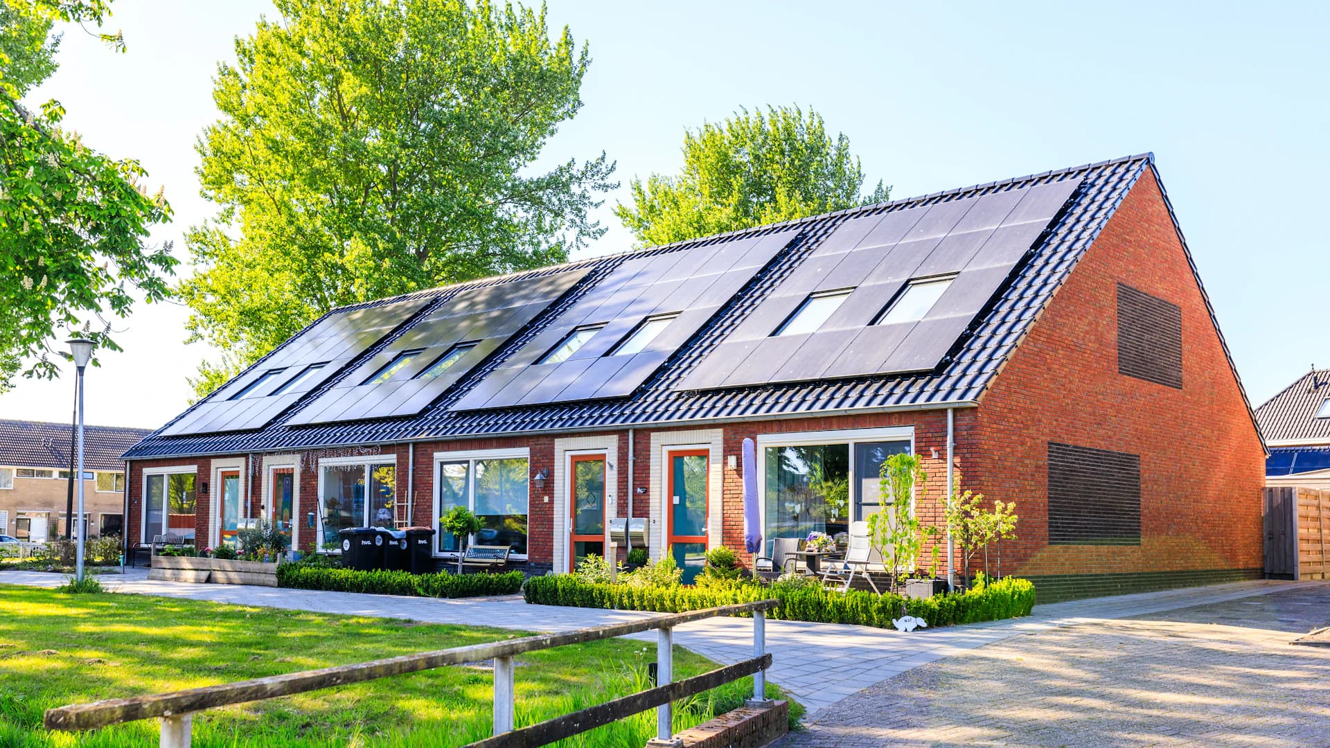 Pompa ciepła a fotowoltaika - jak połączyć i ile zaoszczędzisz